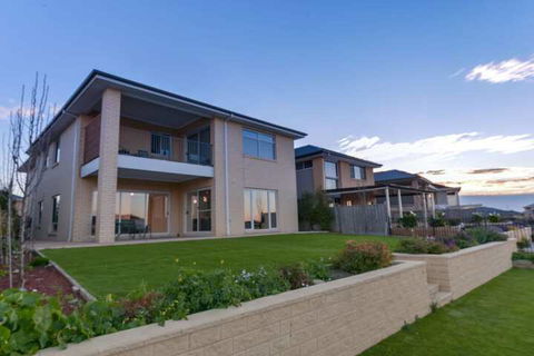 Luxury Waterfront Grand Villa In Melbourne - Broome Tourism 4