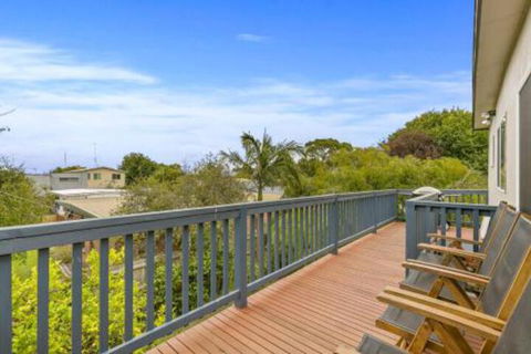 THE BEACH HIVE PET FRIENDLY (OUTSIDE ONLY) INLET SIDE - Broome Tourism 0
