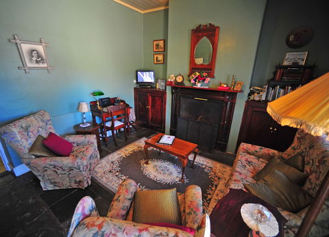 Emma Tiver Heritage Cottage - Broome Tourism 3