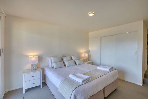 Quarterdeck Apartment - Broome Tourism 4