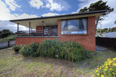 Stones Throw - Broome Tourism 1