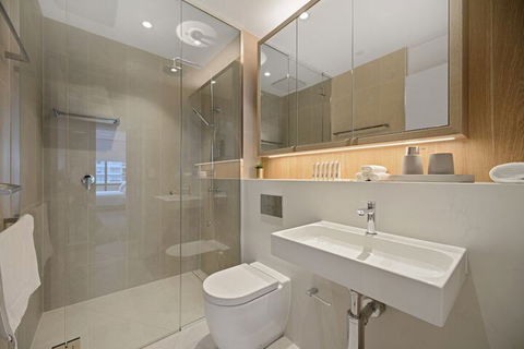 HomeHotel Ultra Luxury 2 Bedroom Next To Mall & Train - Broome Tourism 6