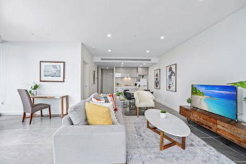 HomeHotel Ultra Luxury 2 Bedroom Next To Mall & Train - Broome Tourism 0
