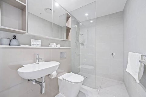 HomeHotel Ultra Luxury 2 Bedroom Next To Mall & Train - Broome Tourism 5