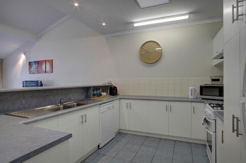 Port Lincoln Foreshore Apartments - Broome Tourism 6