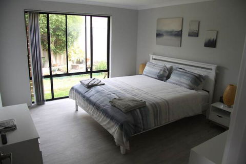 Warnbro Beach Family Accommodation - Broome Tourism 2