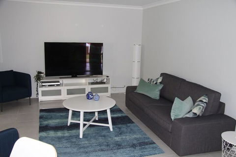 Warnbro Beach Family Accommodation - Broome Tourism 6