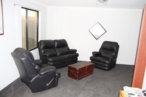 Warnbro Beach Family Accommodation - Broome Tourism 5