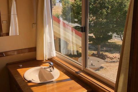 Alpine Stag Lodge Unit 1 - Broome Tourism 7