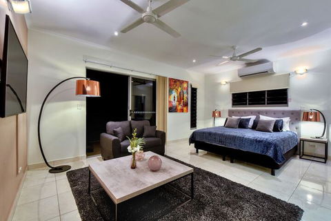 Darwin City Lights Jacuzzi - Broome Tourism 5