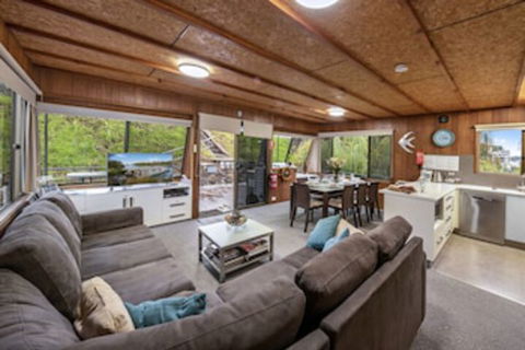 Boats And Bedzzz Houseboat Stays & Renmark River Villas - Broome Tourism 0