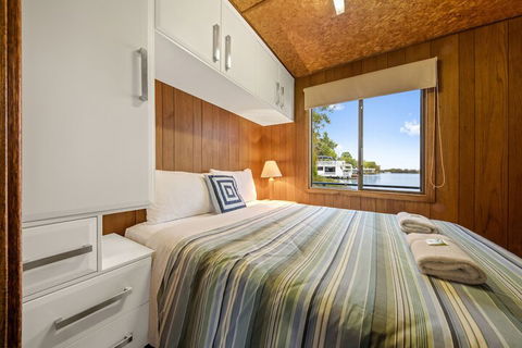 Boats And Bedzzz Houseboat Stays & Renmark River Villas - Broome Tourism 5