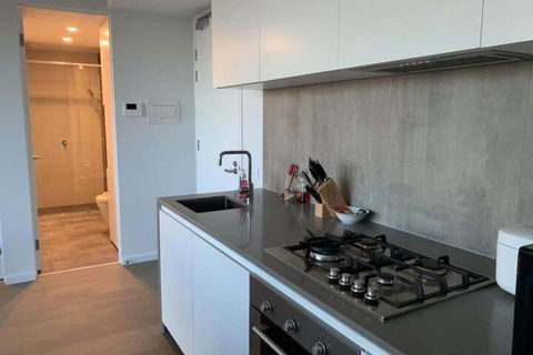 Avant Garde Living In The Heart Of The City - Broome Tourism 3