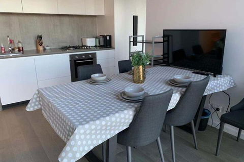 Avant Garde Living In The Heart Of The City - Broome Tourism 7