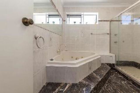 2 Bedroom Apartment Laman Lodge Unit 5 - Broome Tourism 4