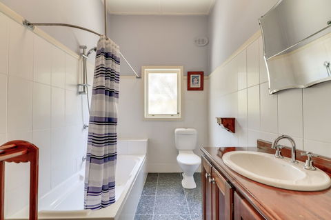 Beacon Cottage - Broome Tourism 5