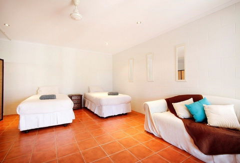 Hideaway Retreat Beach House With Pool - Broome Tourism 4