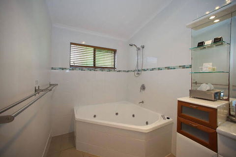 Colonial Village - Broome Tourism 2