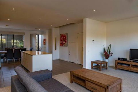 20 Coast Drive Torquay - Broome Tourism 6