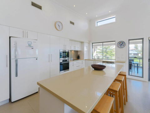 Bimbadeen Penthouse Across The Road From Main Beach! - Broome Tourism 1