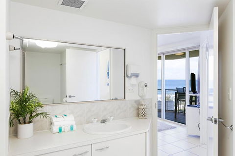 Mooloolaba Beachfront Apartment - Broome Tourism 6