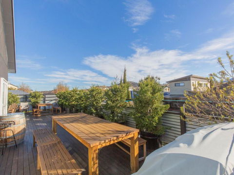 Oak & Barrel / 7 Twynam Street - Broome Tourism 6