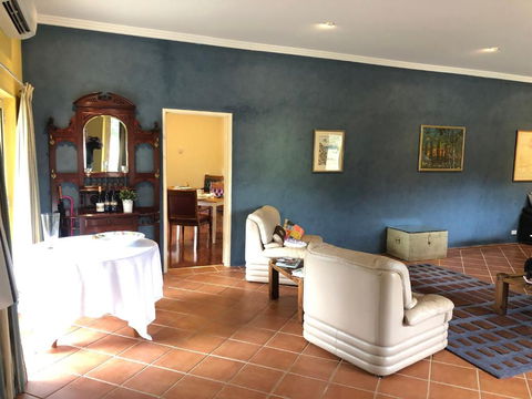 Gundaroo Manor Bed & Breakfast - Broome Tourism 4