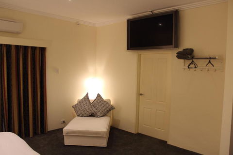Gundaroo Manor Bed & Breakfast - Broome Tourism 5