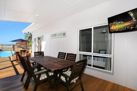 BEACH SHOPS & FABULOUS VACATION HOME! - Broome Tourism 1