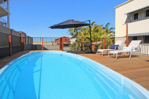 BEACH SHOPS & FABULOUS VACATION HOME! - Broome Tourism 6