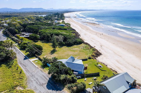 A PERFECT STAY - Belongil On The Beach - Broome Tourism 0