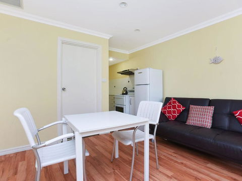 By The Beach 30 Jetty Road - Broome Tourism 4