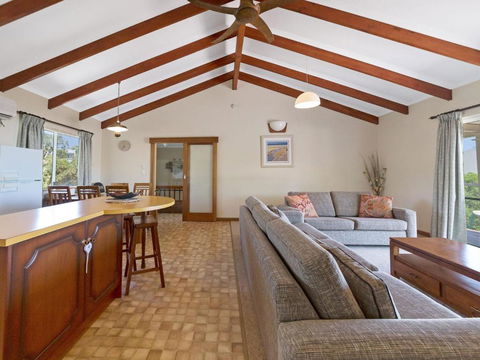 Footprints At Carrickalinga 31 Solitude Drive - Broome Tourism 5