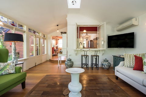 The Eaglehawk Country House Hotel Maldon - Broome Tourism 5