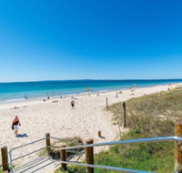 Pet Friendly home walking distance to Surf Beach North St. Woorim - Broome Tourism