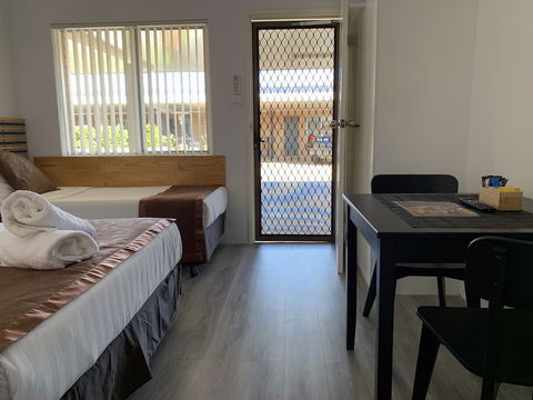 Baths Motel - Broome Tourism 6