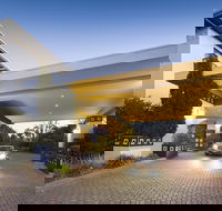 Ramada by Wyndham Diplomat Canberra - Broome Tourism