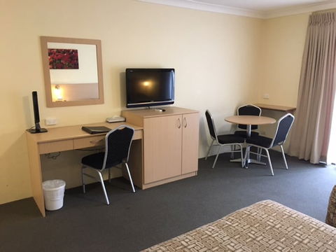 Maclin Lodge Motel - Broome Tourism 6