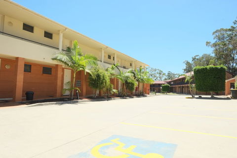 Maclin Lodge Motel - Broome Tourism 1