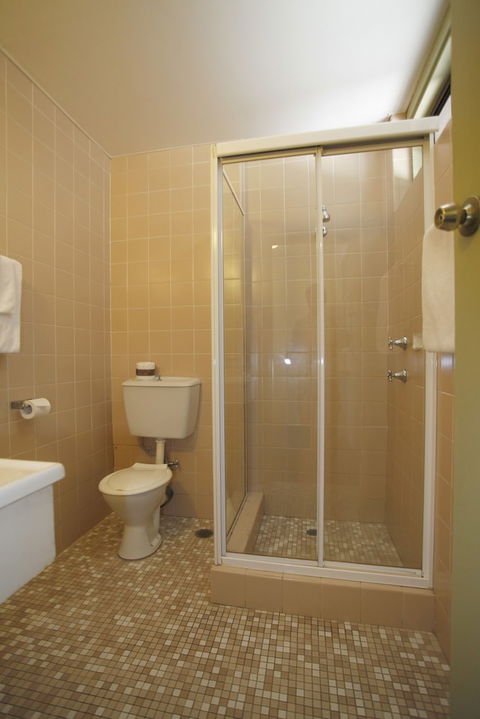 Maclin Lodge Motel - Broome Tourism 5