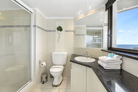 Surfers Century Oceanside Apartments - Broome Tourism 6