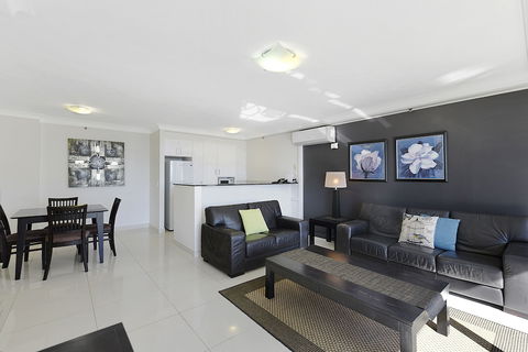 Surfers Century Oceanside Apartments - Broome Tourism 5