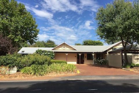 The Noble Grape Guesthouse - Broome Tourism 0