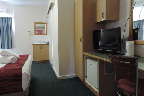 O'Shea's Royal Hotel - Broome Tourism 3