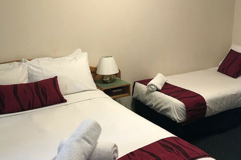O'Shea's Royal Hotel - Broome Tourism 7