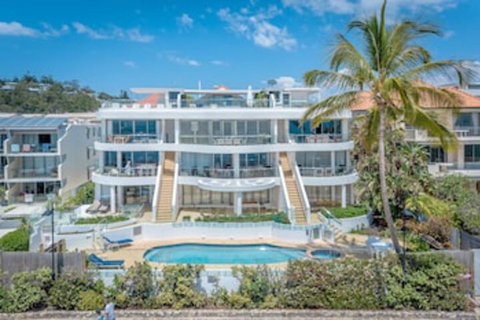 La Mer Noosa - Broome Tourism 0