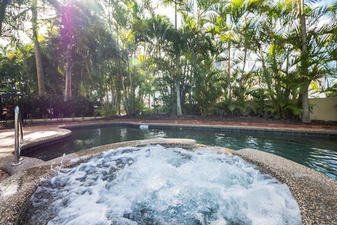 Surfers Hawaiian Holiday Apartments - Broome Tourism 3