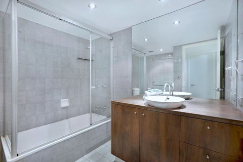 Genesis Holiday Apartments - Broome Tourism 5