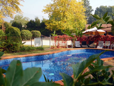 Bright Highland Valley Cottages - Broome Tourism 3