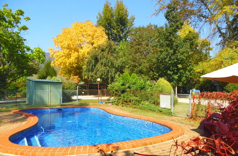 Bright Highland Valley Cottages - Broome Tourism 1